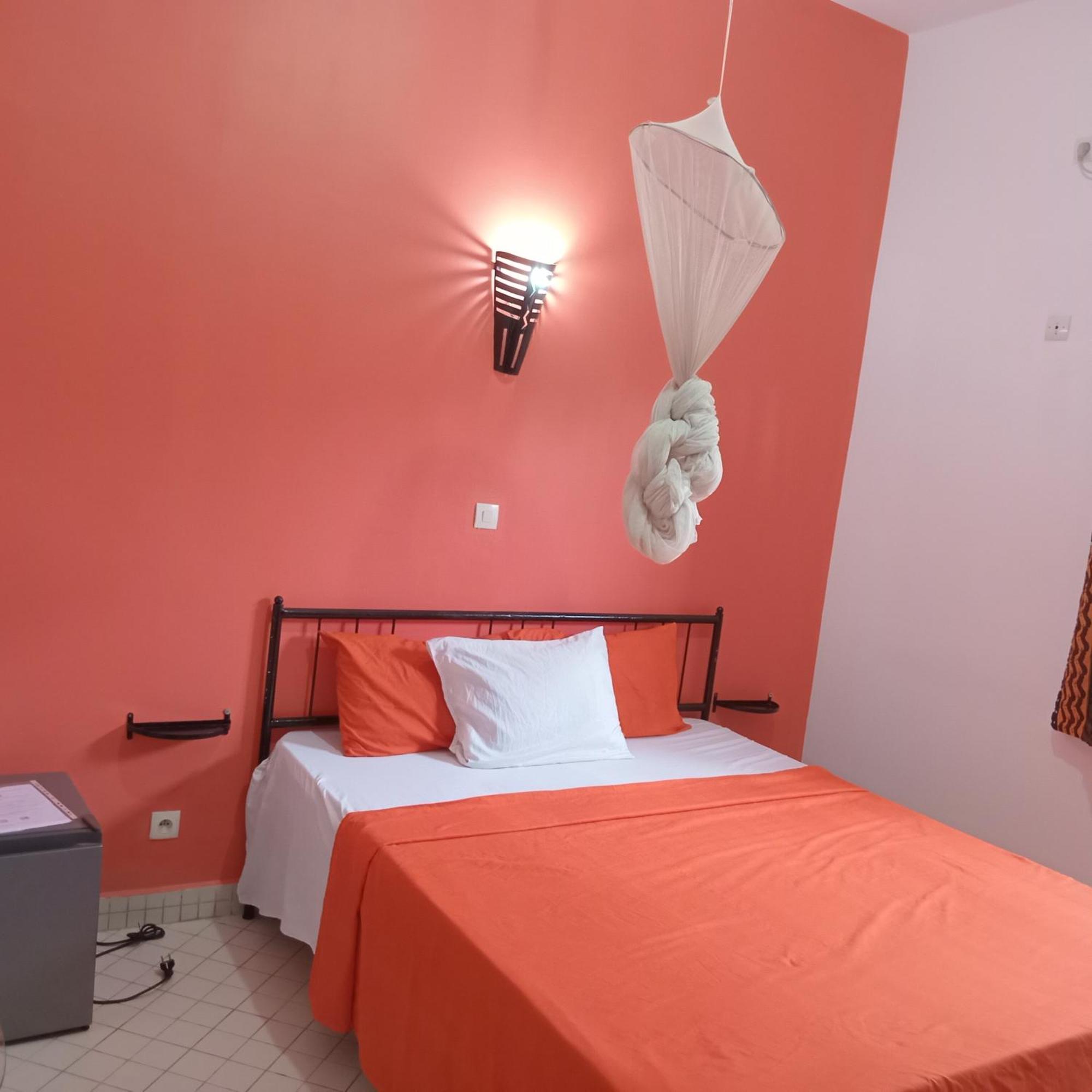 Keur Diam - Maison De La Paix Saly Portudal Ngoại thất bức ảnh